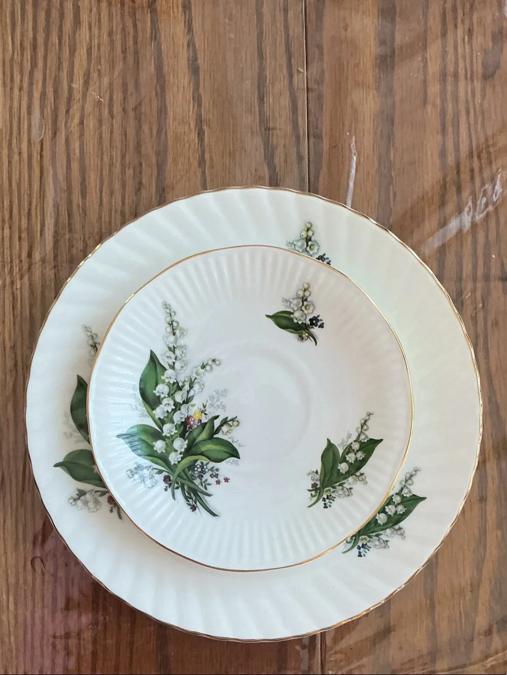 1950s Elizabethan bone china plate features a lily of the valley floral pattern